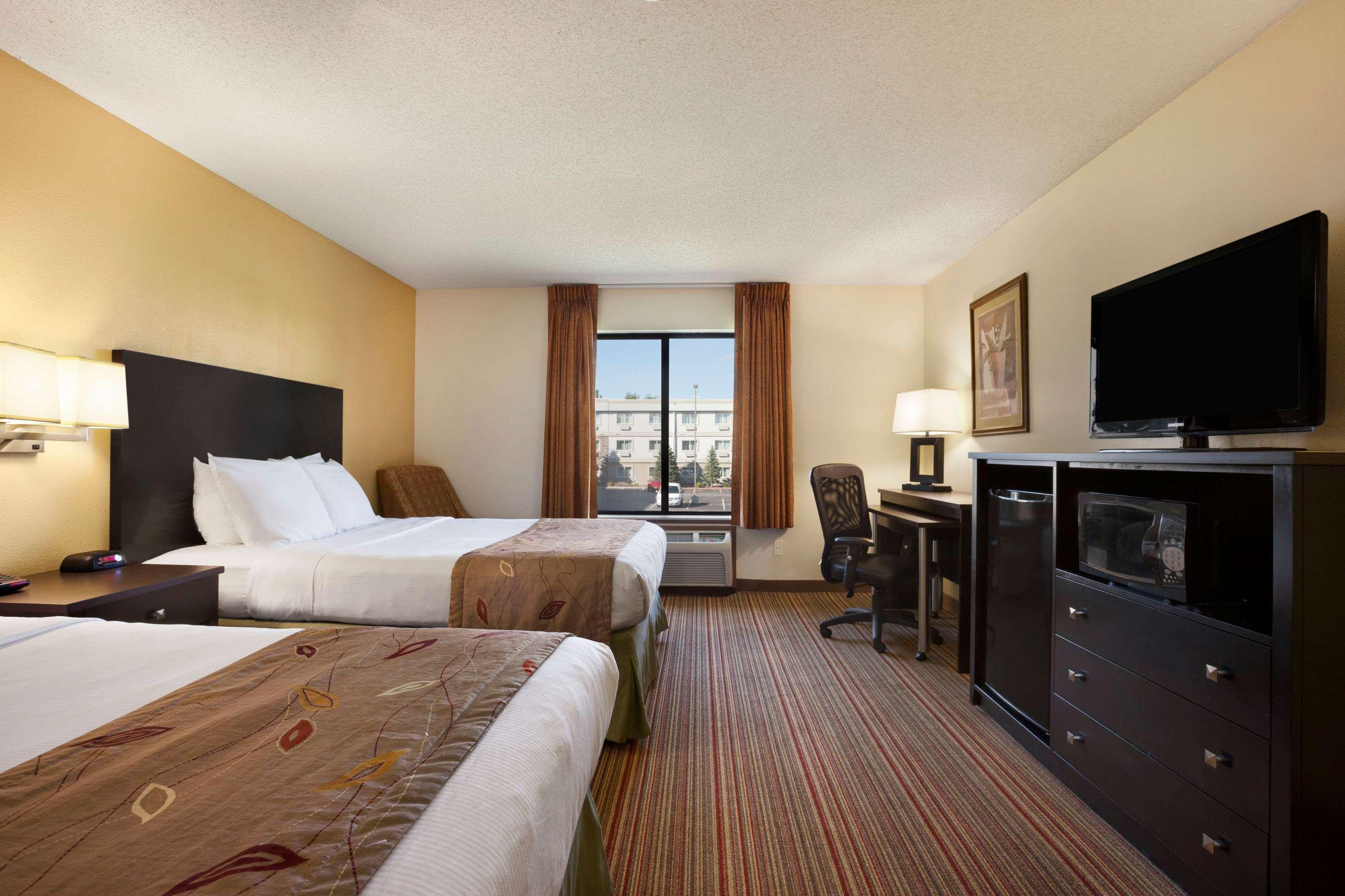 Hotel Ramada By Wyndham Wisconsin Dells I-90 Exterior foto