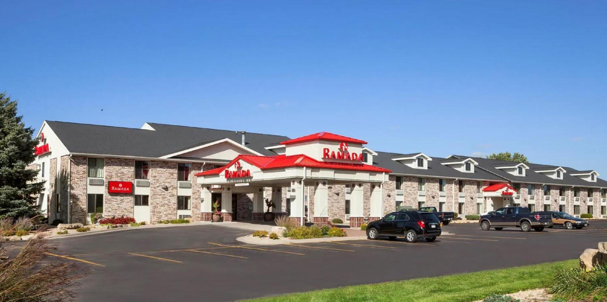 Hotel Ramada By Wyndham Wisconsin Dells I-90 Exterior foto