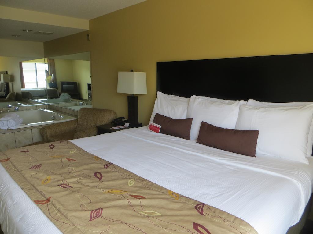 Hotel Ramada By Wyndham Wisconsin Dells I-90 Exterior foto