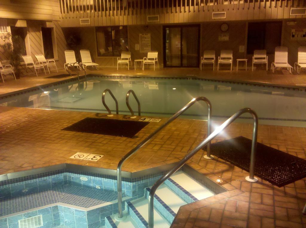 Hotel Ramada By Wyndham Wisconsin Dells I-90 Exterior foto